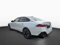 Usata BMW 550e M Sport 489 CV (359 kW) 2025 Bianca minerale Berlina