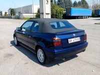 Usata VW Golf Cabriolet 101 CV (74 kW) 1996 Blu Cabrio