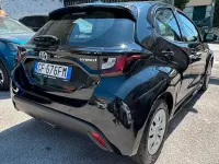 Usata Toyota Yaris Hybrid Active 92 CV (67 kW) 2021 Nero Berlina