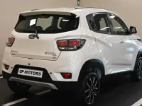 Usata Mahindra KUV100 87 CV (63 kW) 2020 Bianco SUV