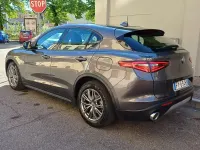 Usado Alfa Romeo Stelvio Executive 190 CV (139 kW) 2019 Gris SUV