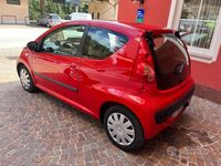 Usata Peugeot 107 68 CV (50 kW) 2007 Rosso Utilitaria