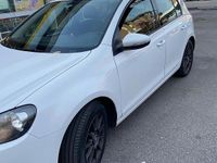 Usata VW Golf VI 105 CV (77 kW) 2011 Bianco Utilitaria