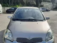Usata Toyota Yaris 65 CV (47 kW) 2005 Argento Utilitaria