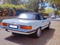 Usata Mercedes 560 245 CV (180 kW) 1987 Bianco Cabrio