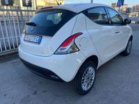 Usata Lancia Ypsilon Silver 80 CV (58 kW) 2015 Bianco Utilitaria