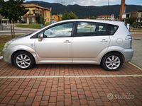 Usata Toyota Corolla Verso 2004 Grigio Monovolume