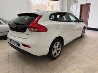 Usata Volvo V40 Momentum 120 CV (88 kW) 2016 Bianco Berlina