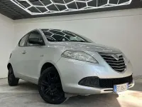 Usata Lancia Ypsilon 95 CV (69 kW) 2015 Argento Utilitaria