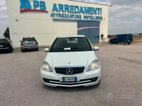 Usata Mercedes A180 Avantgarde 109 CV (80 kW) 2011 Bianco Utilitaria
