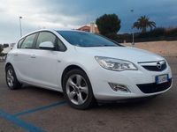 Usata Opel Astra Cosmo 110 CV (80 kW) 2011 Bianco Berlina