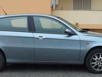 Begagnad Alfa Romeo 147 Distinctive 105 HK (77 kW) 2002 Blå Halvkombi
