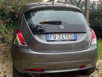 Usata Lancia Ypsilon Gold 69 CV (50 kW) 2019 Grigio Utilitaria