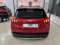 Usata Peugeot 2008 Allure 101 CV (74 kW) 2018 Rosso SUV