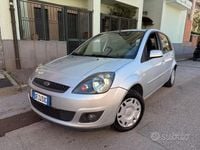 Usata Ford Fiesta Titanium 68 CV (50 kW) 2007 Grigio Utilitaria