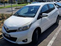 Usata Toyota Yaris Trend 90 CV (66 kW) 2013 Bianco Utilitaria