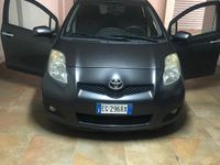 Usata Toyota Yaris 90 CV (66 kW) 2011 Grigio Utilitaria