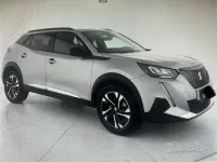 Usata Peugeot 2008 Allure 131 CV (96 kW) 2024 Grigio SUV