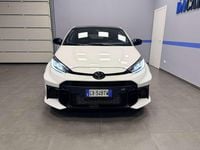 Usata Toyota Yaris 280 CV (205 kW) 2025 Bianca Utilitaria