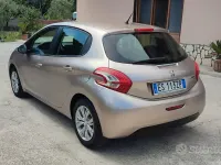 Usata Peugeot 208 68 CV (50 kW) 2013 Grigio Utilitaria