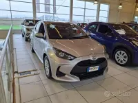 Usata Toyota Yaris Hybrid Active 92 CV (67 kW) 2024 Grigio Berlina