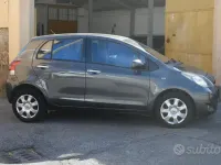 Usata Toyota Yaris Sol 100 CV (73 kW) 2010 Grigio Utilitaria