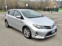 Usata Toyota Auris Hybrid 99 CV (72 kW) 2014 Grigio Berlina