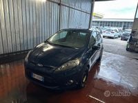 Usata Ford Fiesta 97 CV (71 kW) 2013 Blu Berlina