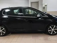 Usata Peugeot 208 Allure 75 CV (55 kW) 2015 Nero Utilitaria