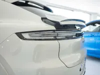Usata Porsche Cayenne 475 CV (349 kW) 2024 Grigio gesso SUV