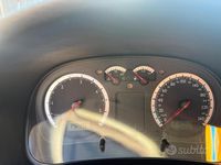 Usata VW Golf IV 101 CV (74 kW) 2004 Argento Berlina