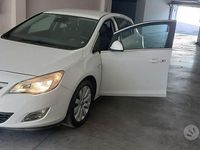 Usata Opel Astra 110 CV (80 kW) 2012 Bianco Utilitaria