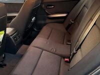 Begagnad BMW 320 177 HK (130 kW) 2009 Grå Sedan