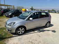Usata Ford Fiesta Ghia 79 CV (58 kW) 2008 Argento Utilitaria
