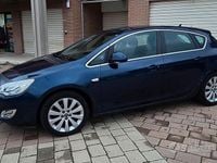 Usata Opel Astra 140 CV (102 kW) 2011 Blu Utilitaria