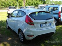 Usata Ford Fiesta Titanium 82 CV (60 kW) 2011 Bianco Berlina