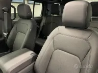 Nuova Land Rover Defender SE Dynamic 200 CV (147 kW) 2026 Beige SUV