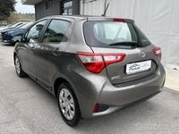 Usata Toyota Yaris Active 69 CV (50 kW) 2018 Marrone Berlina