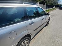 Usata Ford Focus 100 CV (73 kW) 2000 Grigio Station wagon
