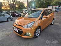 Usata Hyundai i10 Style 66 CV (48 kW) 2015 Arancione Utilitaria