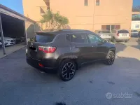 Usado Jeep Compass Limited 120 CV (88 kW) 2018 Gris SUV