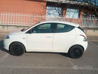 Usata Lancia Ypsilon 60 CV (44 kW) 2015 Bianco Utilitaria