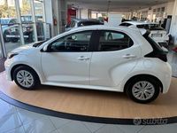 Usata Toyota Yaris Hybrid Active 116 CV (85 kW) 2025 Bianco Berlina