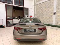 Usata Alfa Romeo Giulia 180 CV (132 kW) 2017 Grigio Berlina