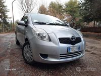 Usata Toyota Yaris 90 CV (66 kW) 2007 Grigio Utilitaria