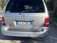 Usata Kia Carnival EX 145 CV (106 kW) 2004 Grigio Monovolume