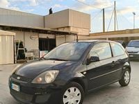 Usata Ford Fiesta Ghia 68 CV (50 kW) 2007 Blu Berlina