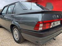 Usata Alfa Romeo 75 110 CV (80 kW) 1989 Grigio Berlina