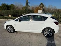 Usata Opel Astra Cosmo 125 CV (91 kW) 2010 Bianco Berlina
