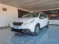 Usata Peugeot 2008 Allure 82 CV (60 kW) 2015 Bianco SUV